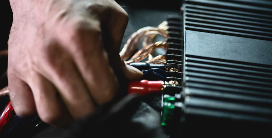 amplifier power to speaker