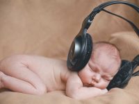 Does music help baby brain development?